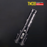 NITECORE TM38 1800 Lumens lampe torche portée 1400m