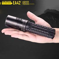 NITECORE EA42 1800 Lumens lampe torche 4xAA