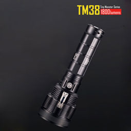 NITECORE TM38 1800 Lumens lampe torche portée 1400m